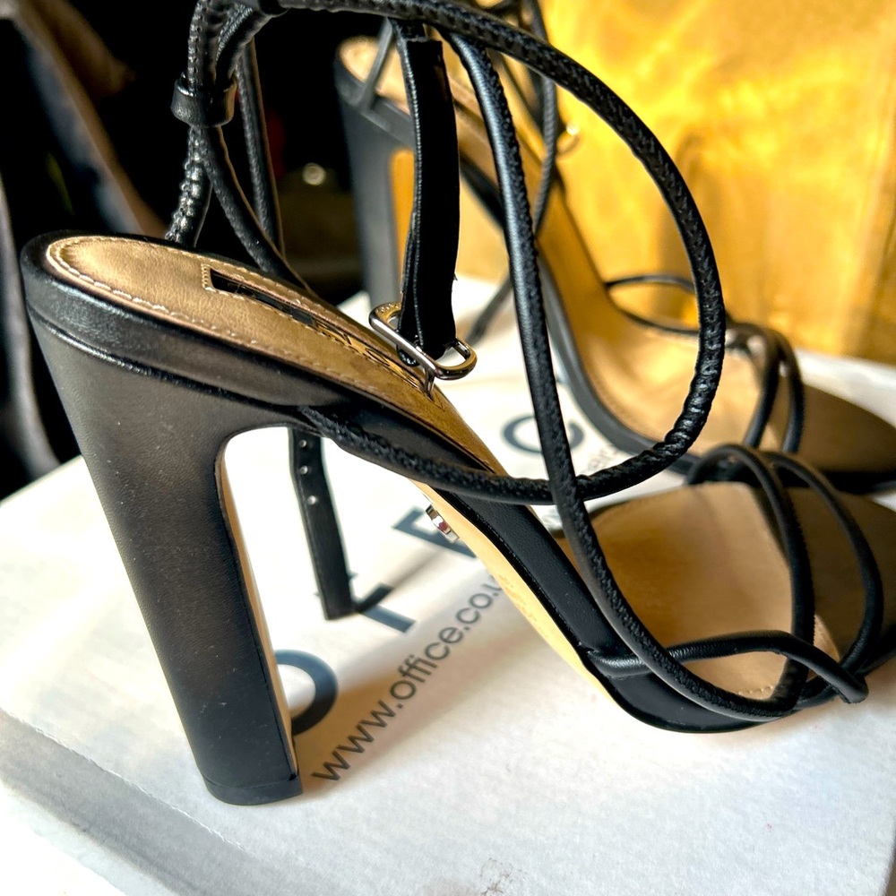 Chic Black Strappy Heels